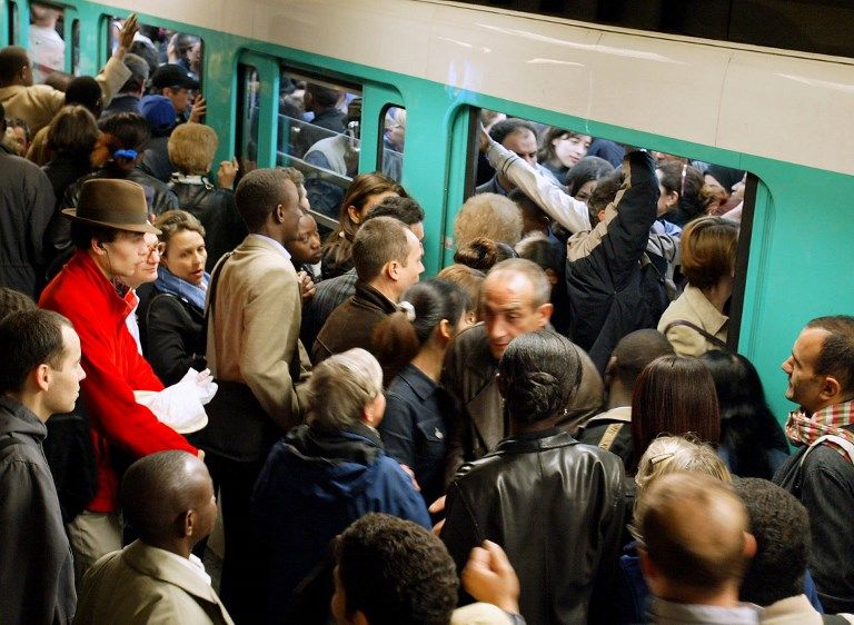 Transports : le métro parisien suffoque